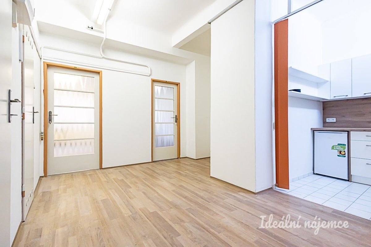 Pronájem byt 3+1 - Drahobejlova, Praha, 77 m²