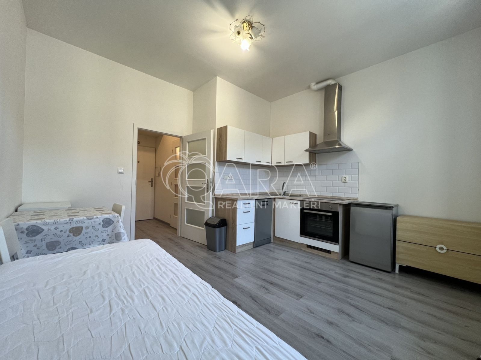 Byt 1+kk · 22 m² · Na vinohradu, Praha - 2