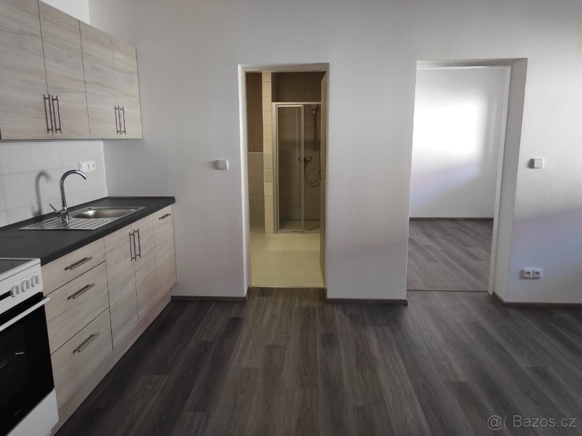 Pronájem byt - Vracov, 696 42