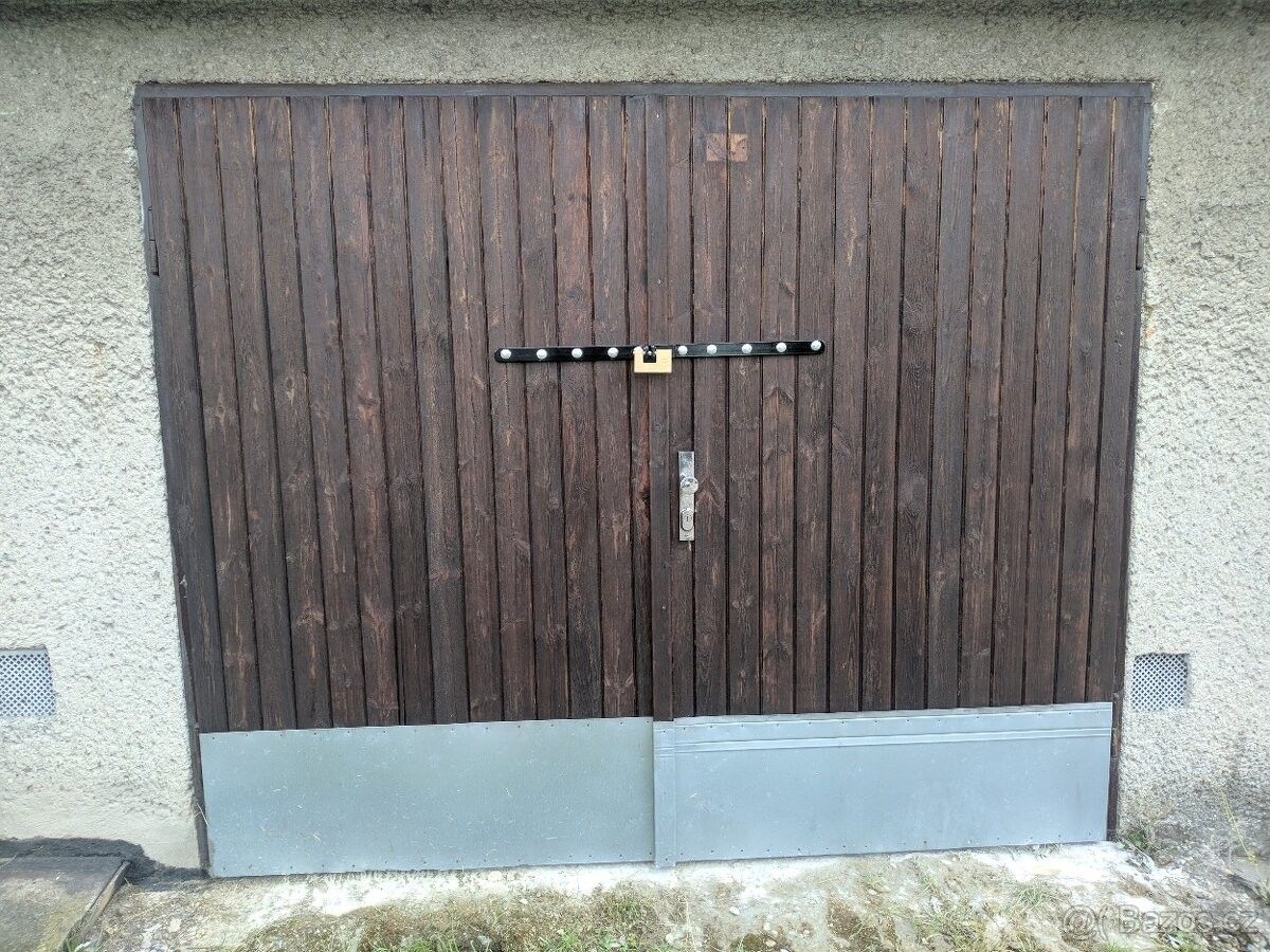 Garáže, Opava, 746 01