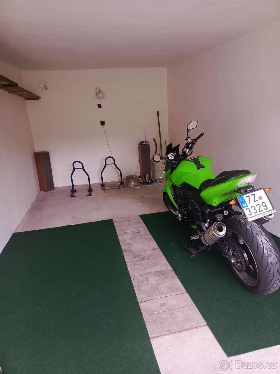 Garáže, Jarcová, 757 01