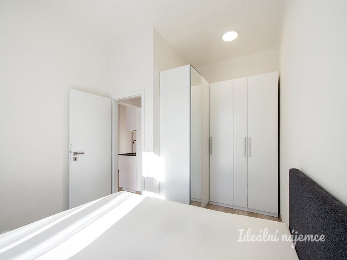 Byt 2+kk · 40 m² · Jindřicha Plachty, Praha - 4