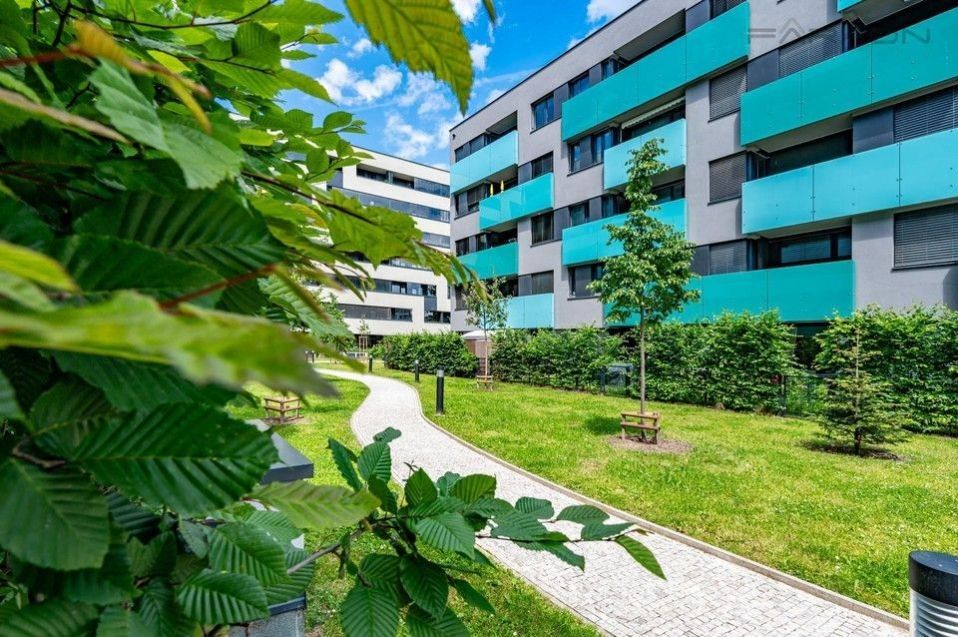 3+kk, U průhonu, Praha, 75 m²