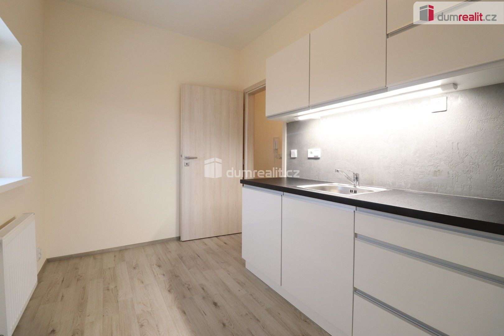 Pronájem byt 2+kk - Svobodova,Nová Role, 39 m² - 5