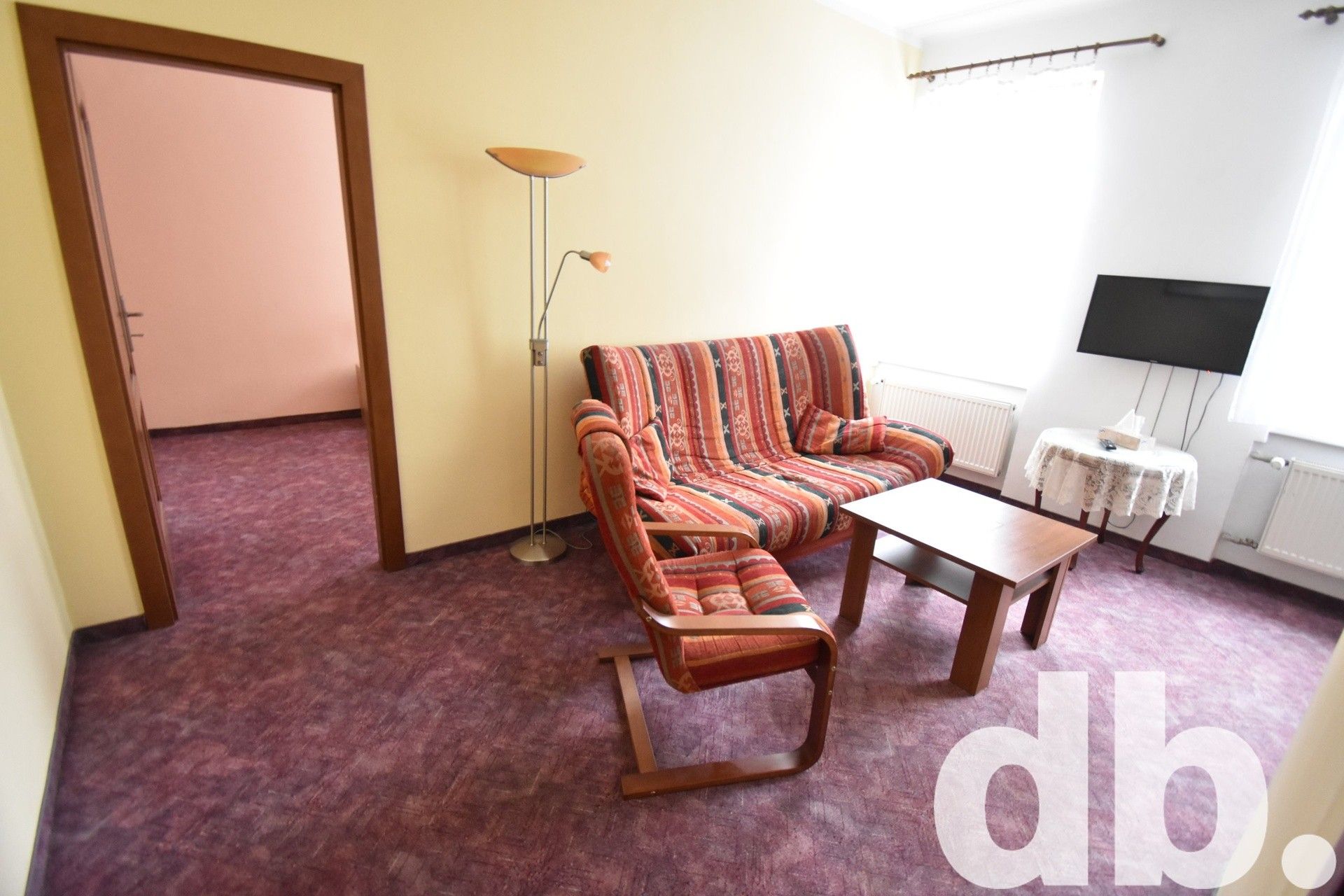 Pronájem byt 2+kk - Vítězná, Karlovy Vary, 45 m²