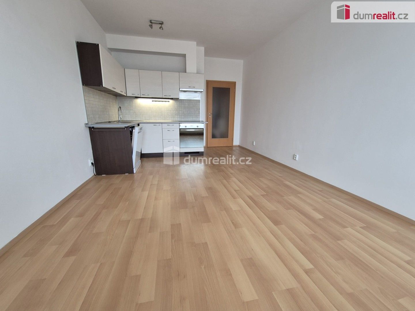 Pronájem byt 1+kk - Sazovická, Praha, 31 m²