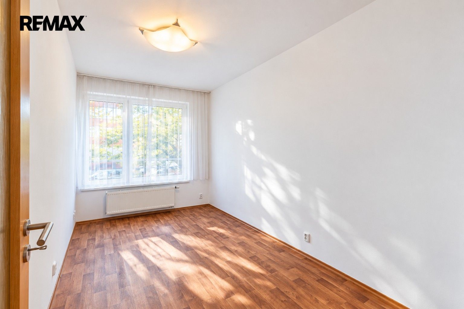 Prodej byt 2+kk - Sazovická 454, Praha Zličín, 38 m² - 2