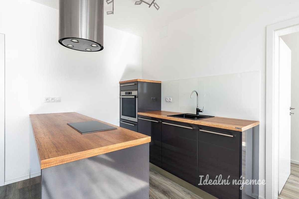 2+kk, Modrého, Praha, 58 m²