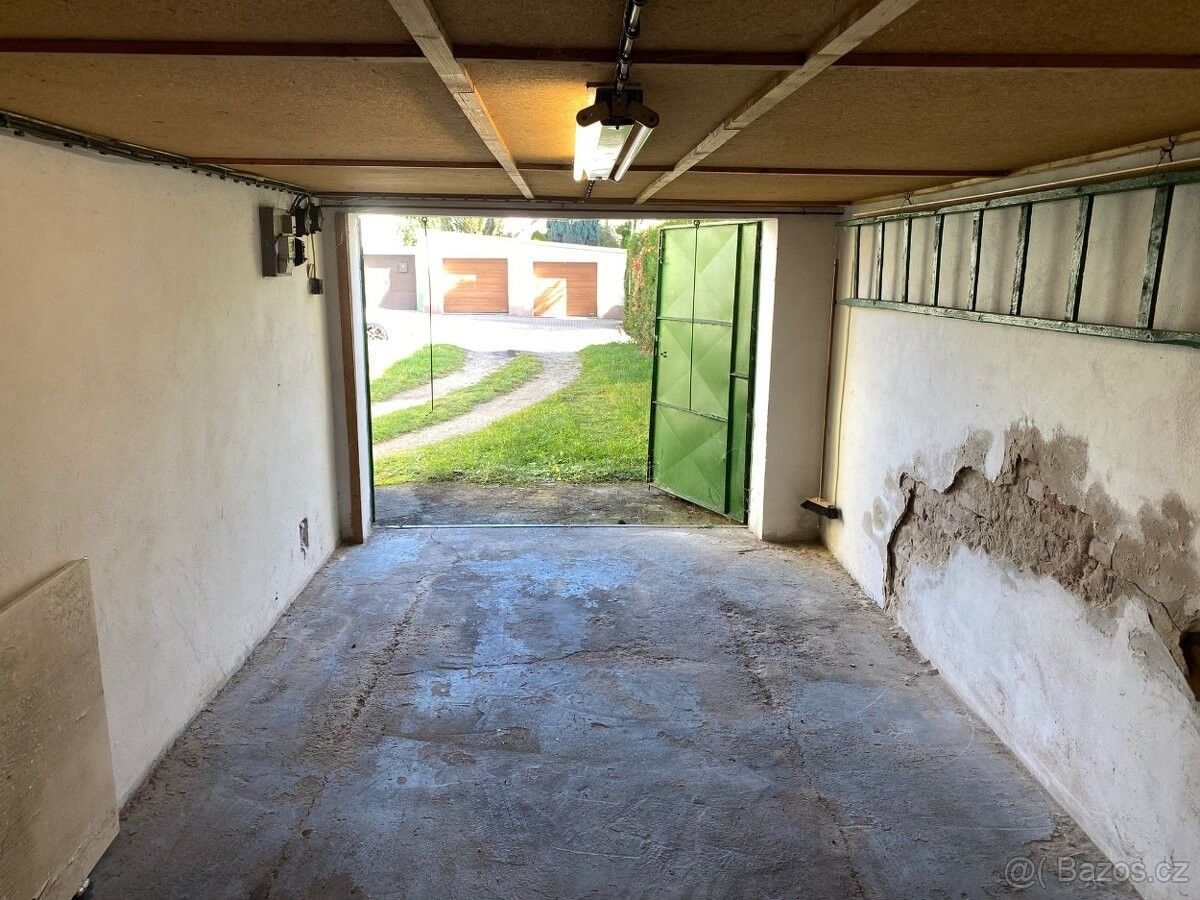 Pronájem garáž - Hodonín, 695 01