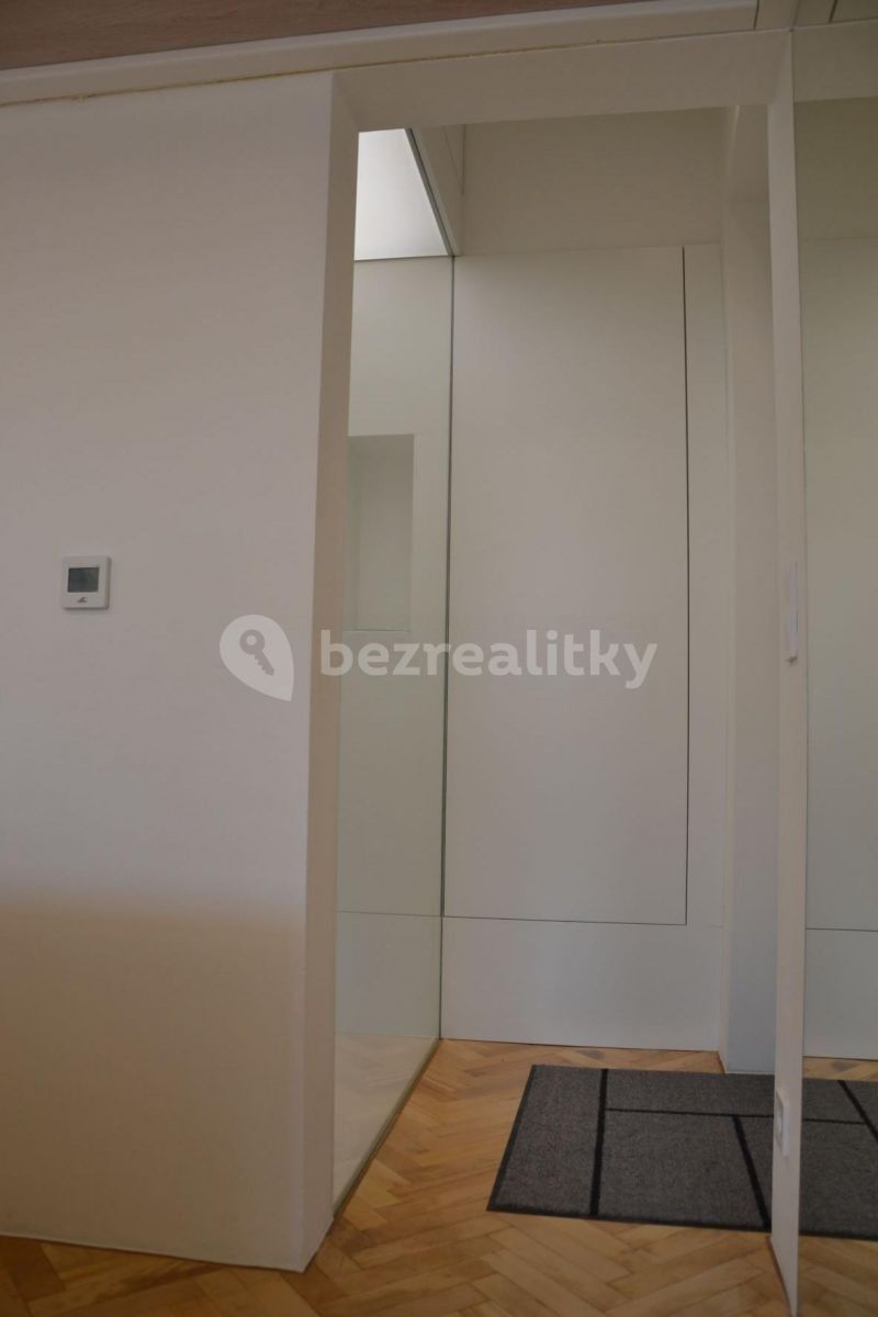 1+kk, U Obecního dvora, Praha - Staré Město, 18 m² - 2