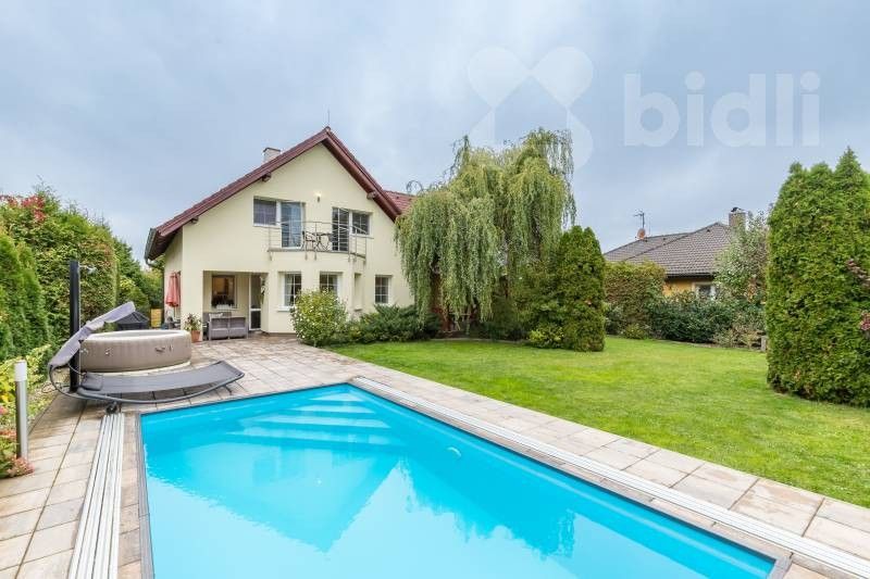 Rodinné domy, Brusnicová, Květnice, 194 m²