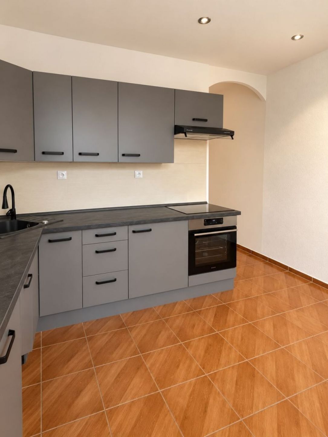 Prodej byt 2+1 - Příčná, Klášterec nad Ohří, 60 m² - 2