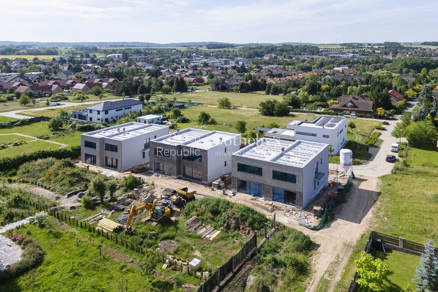 Rodinné domy, Dolní Břežany, okres Praha-západ, Středočeský kraj, 211 m² - 1