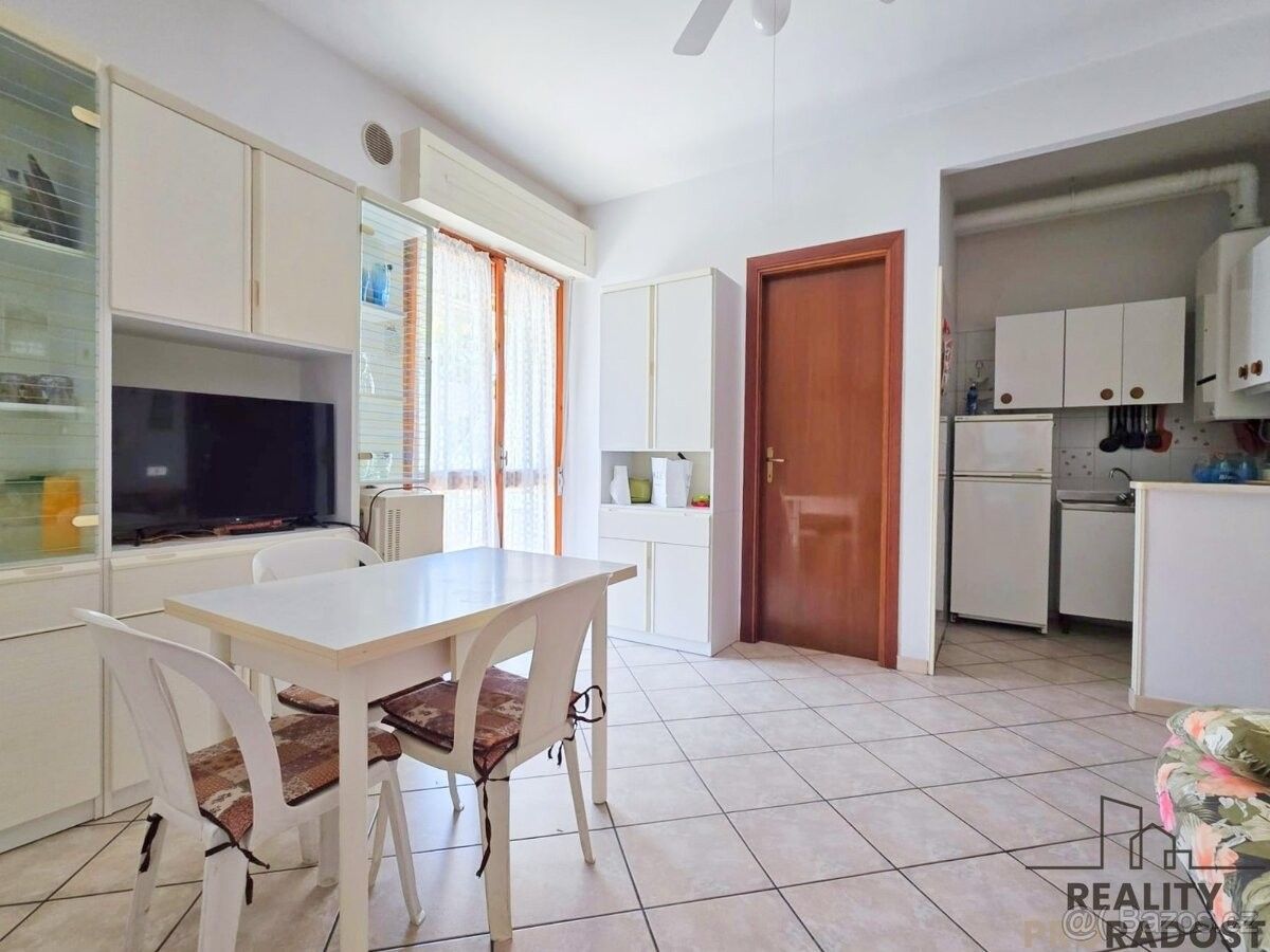 Byty, 987 66, Zahraničí