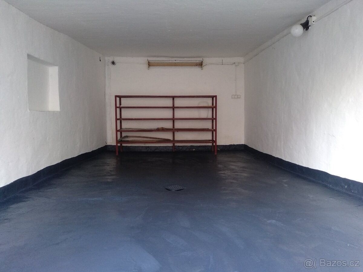 Garáže, Opava, 746 01