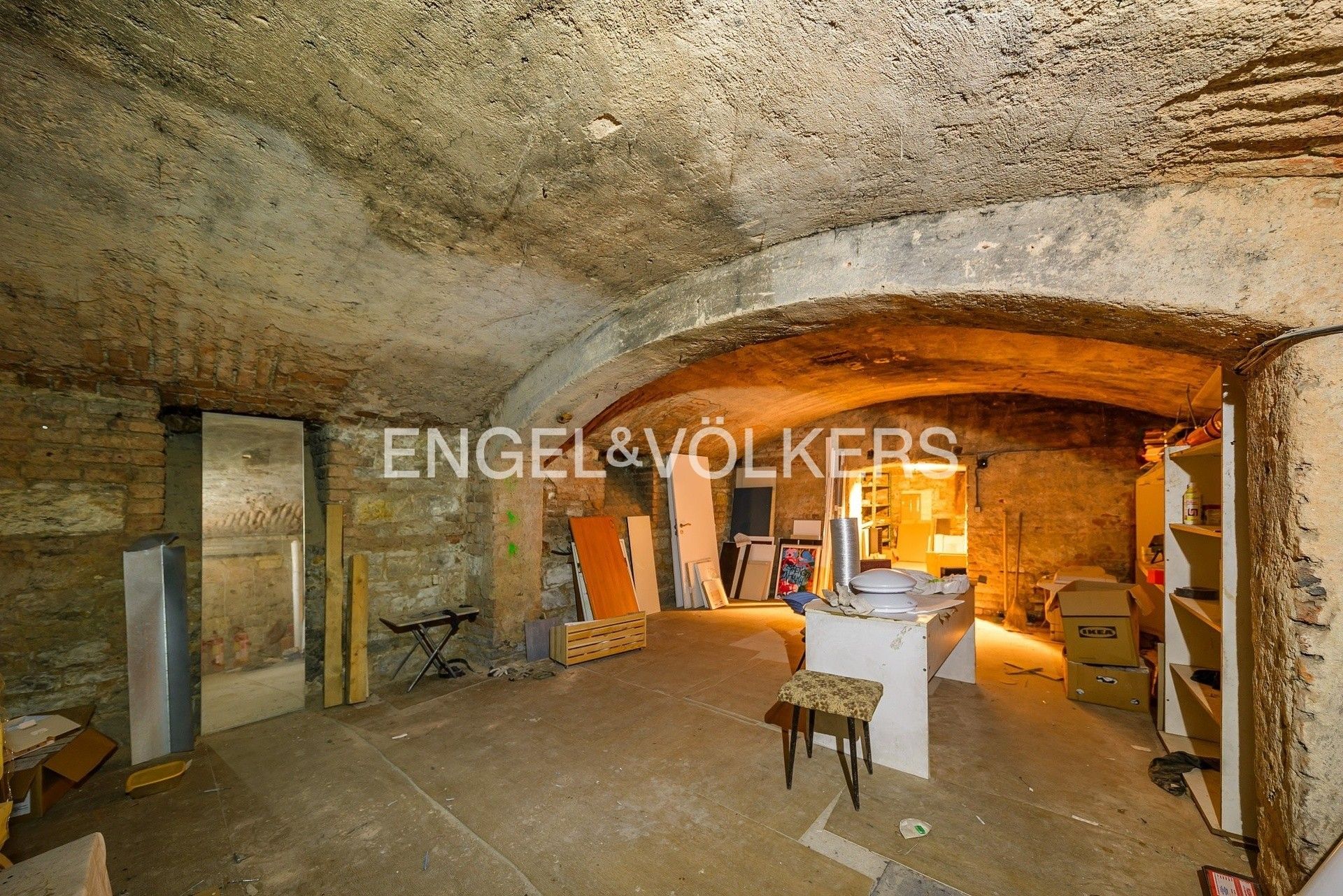 Pronájem sklad - Sokolská, Praha, 281 m²