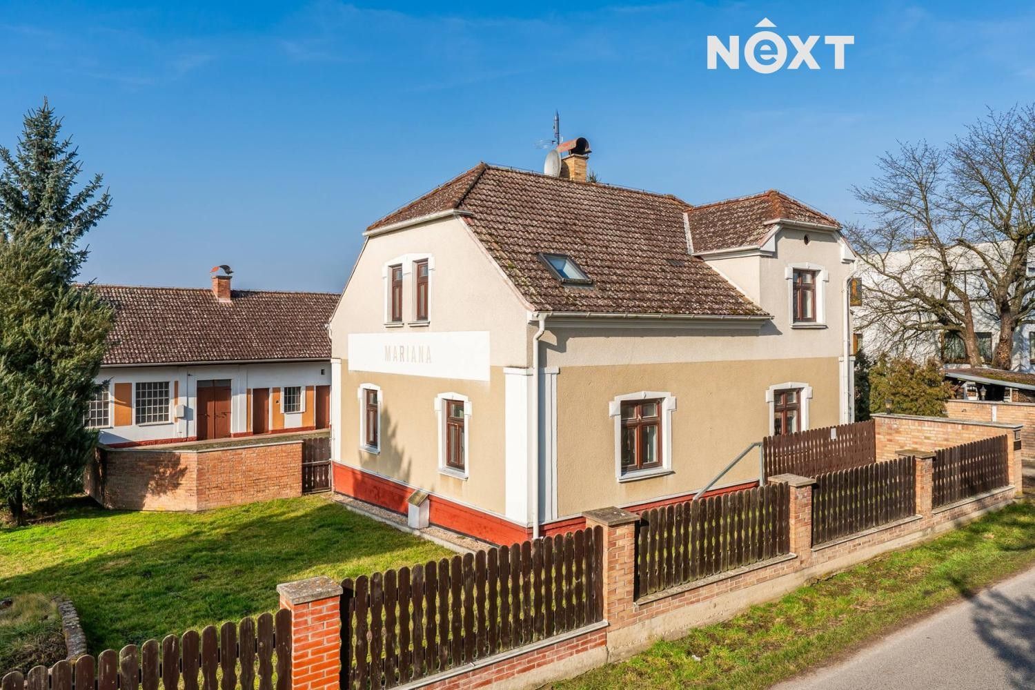 Rodinné domy, Březno, 380 m² - 1