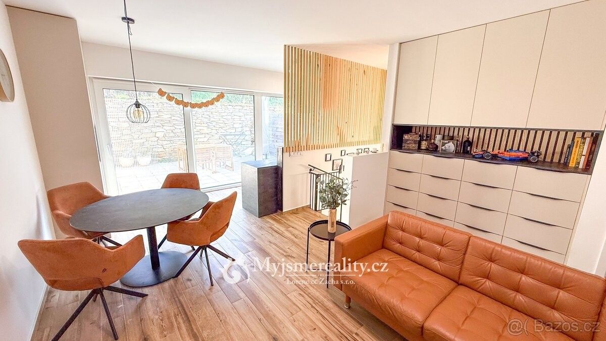 Prodej byt - Hluboké Mašůvky, 671 52