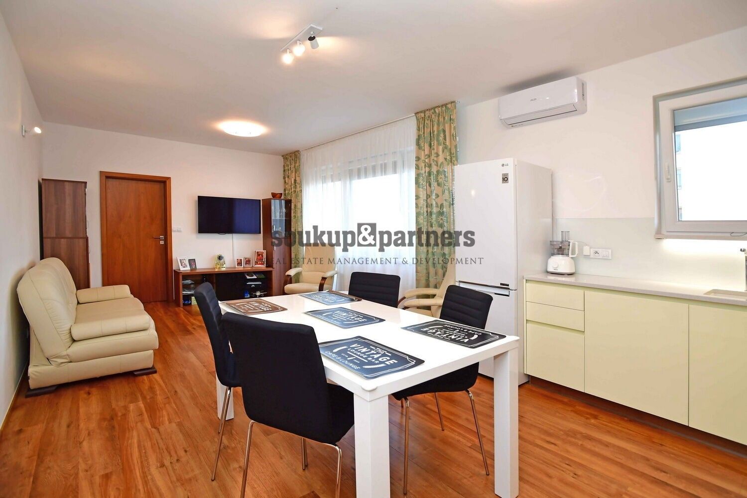 Prodej byt 2+kk - Hornoměcholupská, Praha, 62 m²