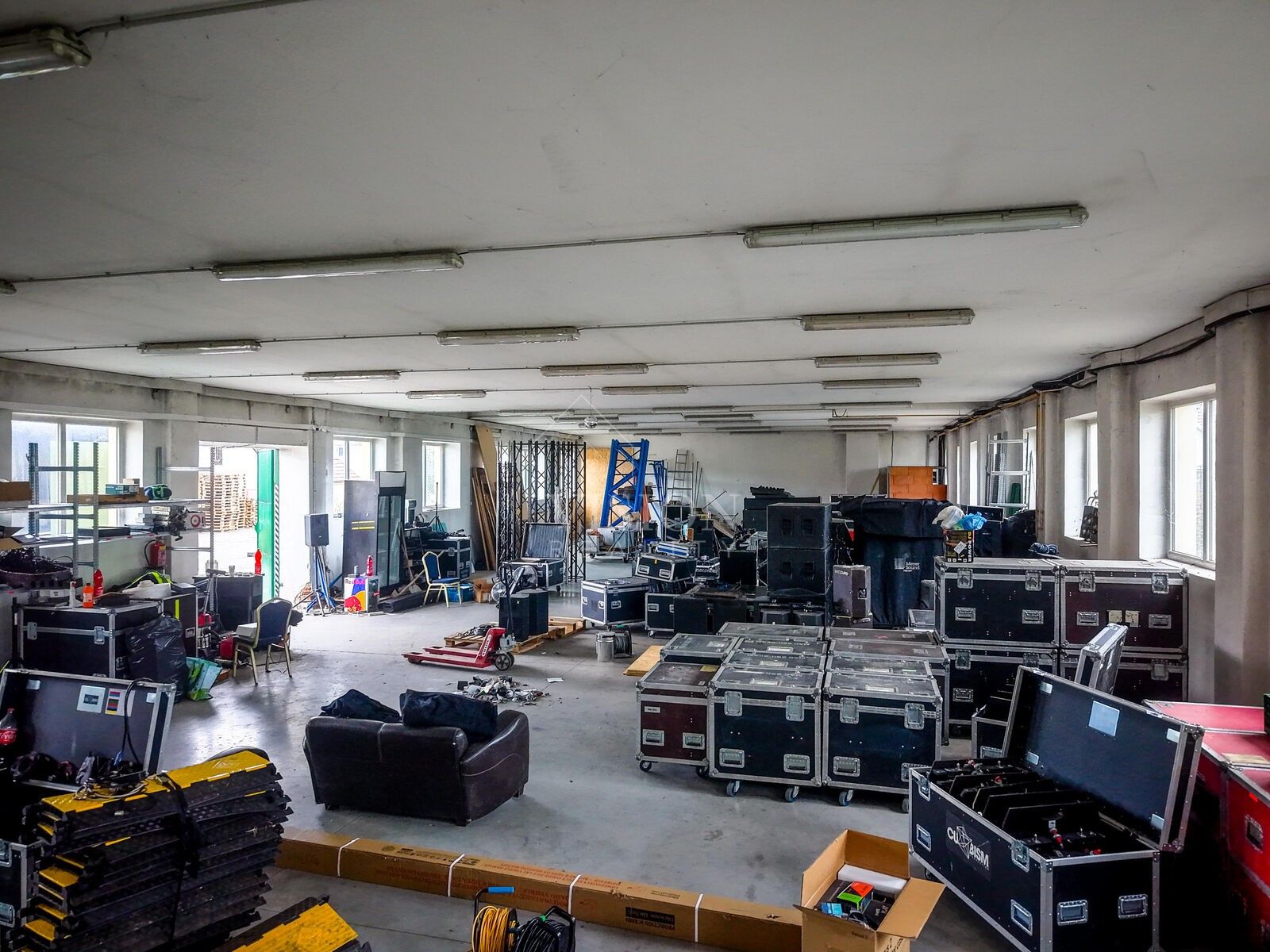 Pronájem obchodní prostory - Dražice, 500 m² - 2