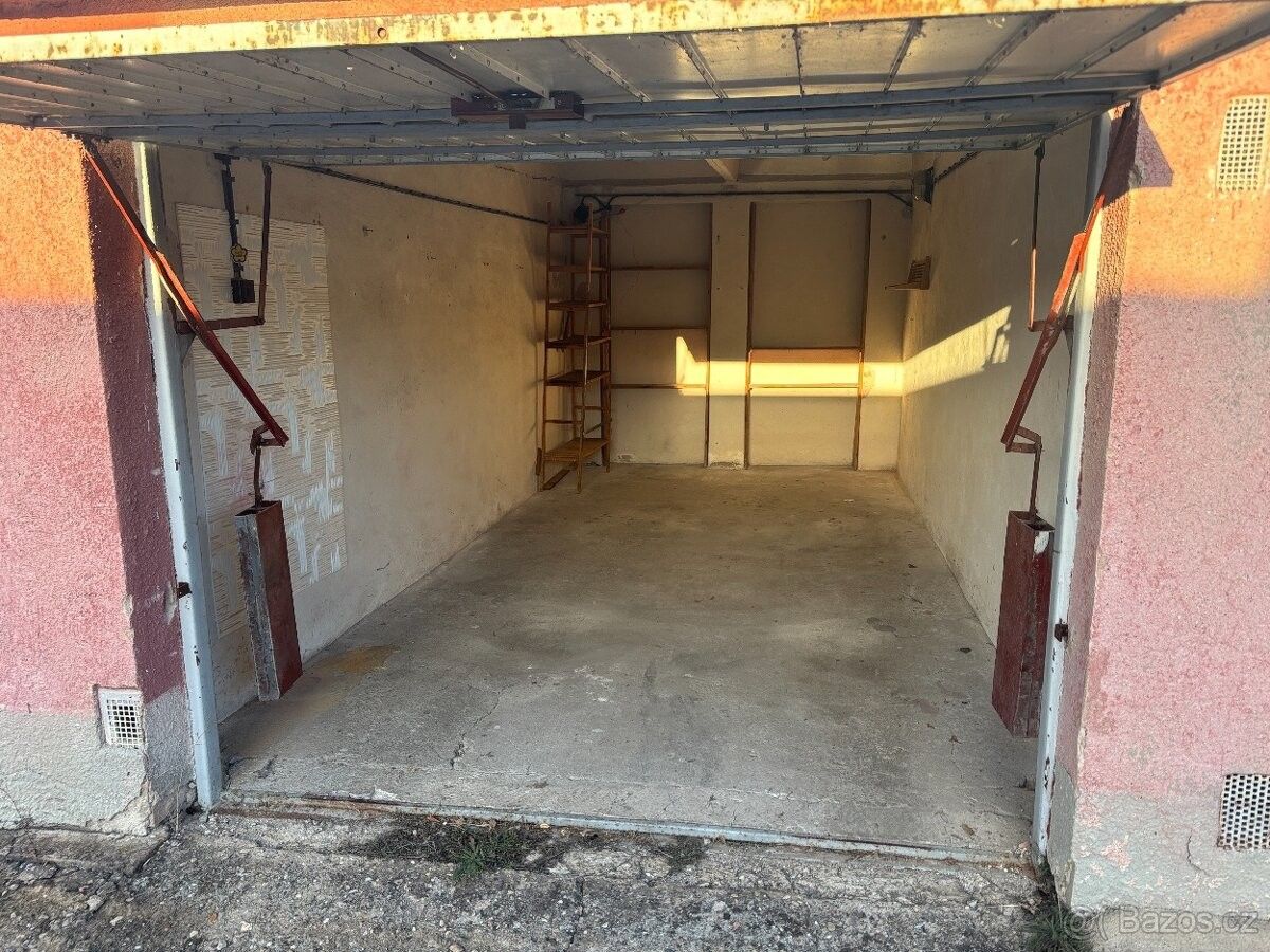 Garáže, Kolín, 280 02