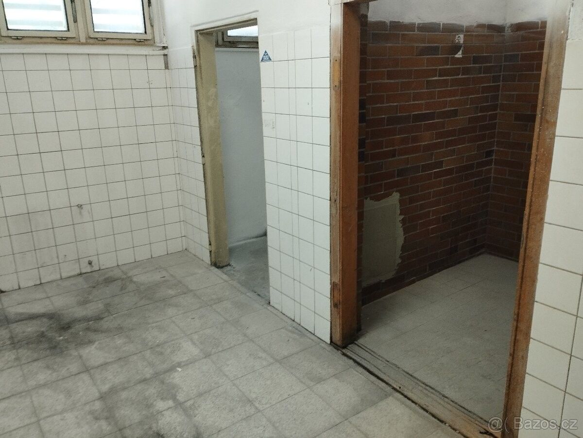 Sklady, Ostrava, 700 30