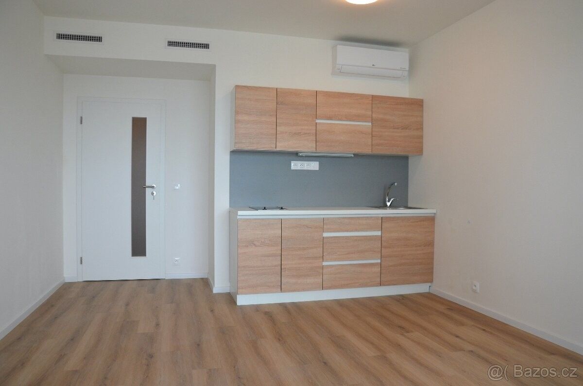 Pronájem byt - Praha, 190 00