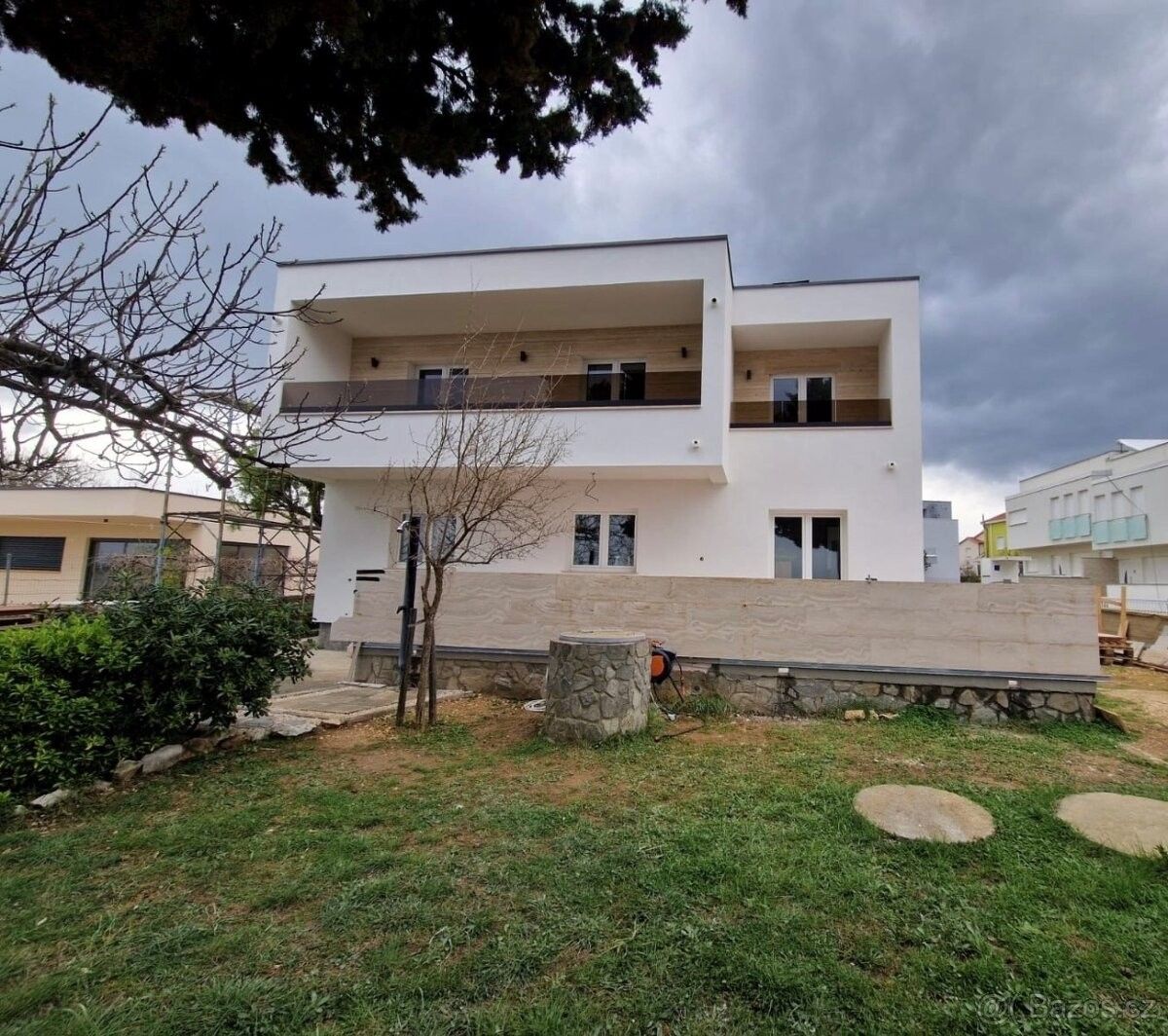 Prodej rodinný dům - 987 65, Slovensko