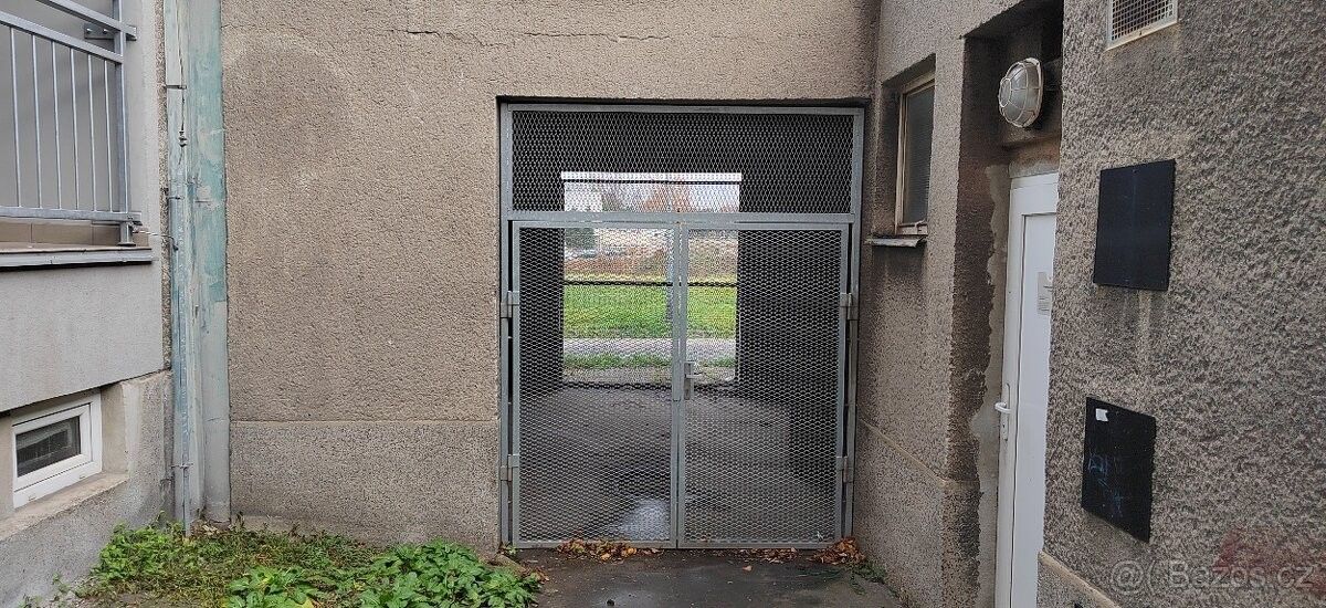 Garáže, Ostrava, 702 00