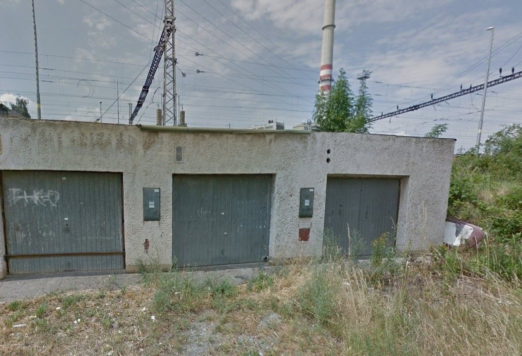 Garáže, Plzeň, 301 00