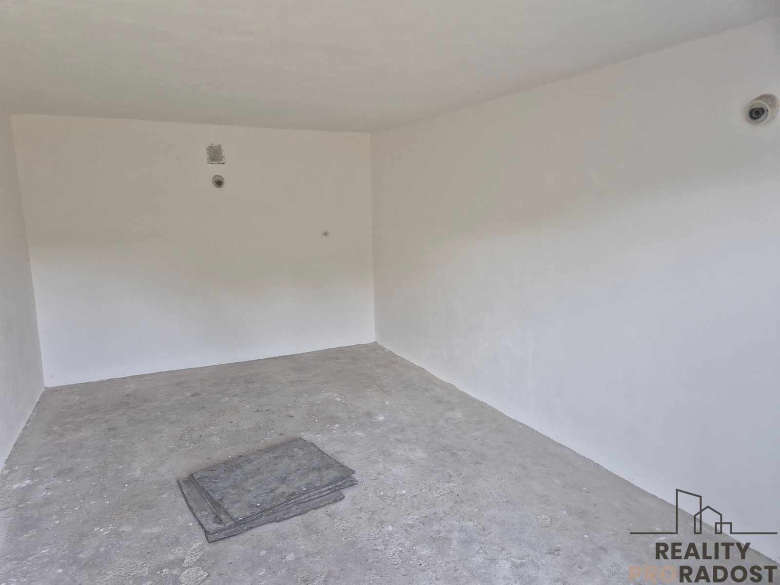 Garáže, Lyžbice, Třinec, 29 m²