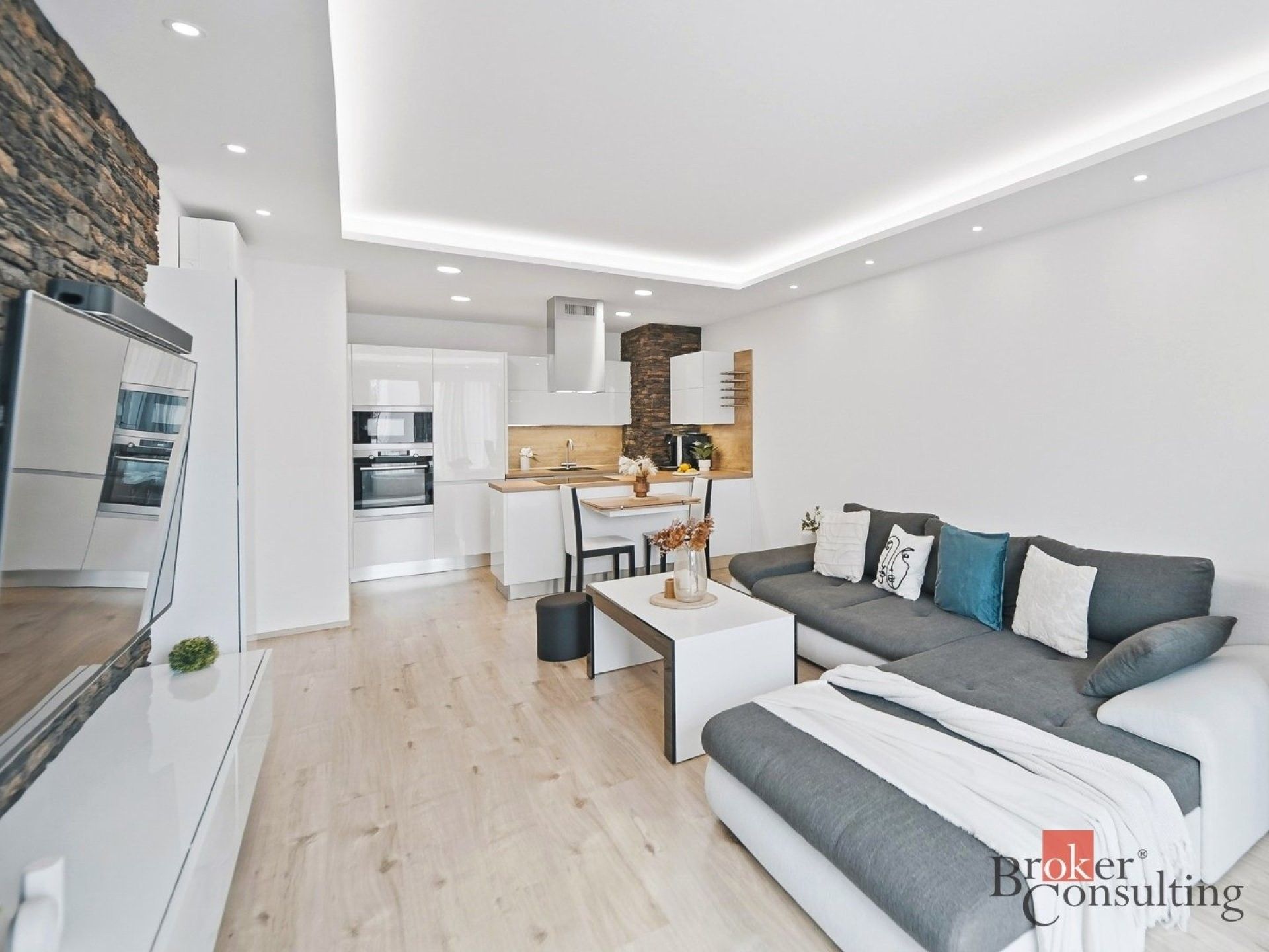 Pronájem byt 2+kk - Boženy Vikové-Kunětické, Pardubice, 58 m² - 5