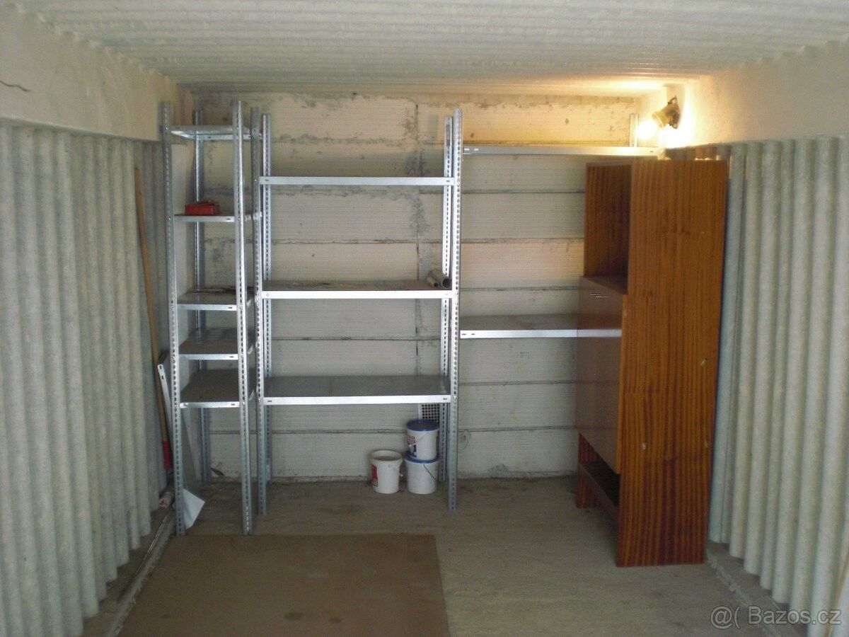 Garáže, Brno, 638 00