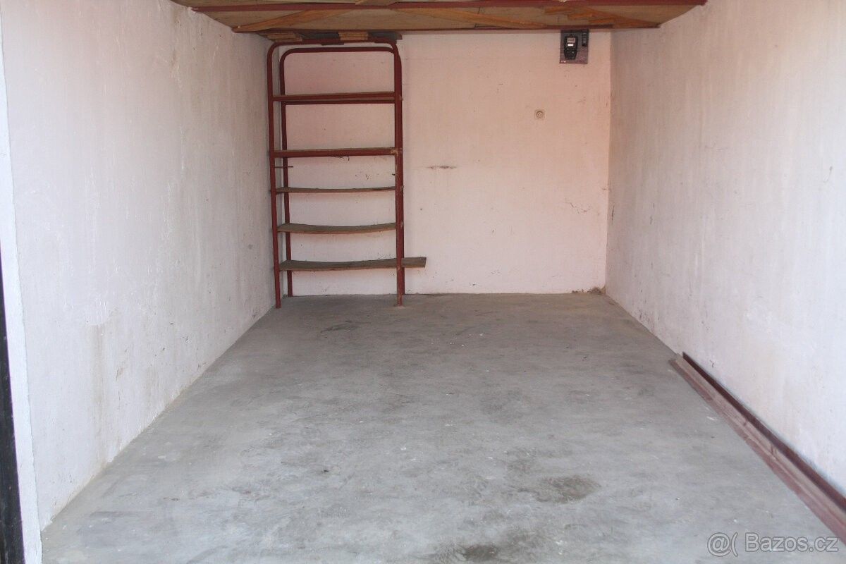 Prodej garáž - Bratronice, 386 01