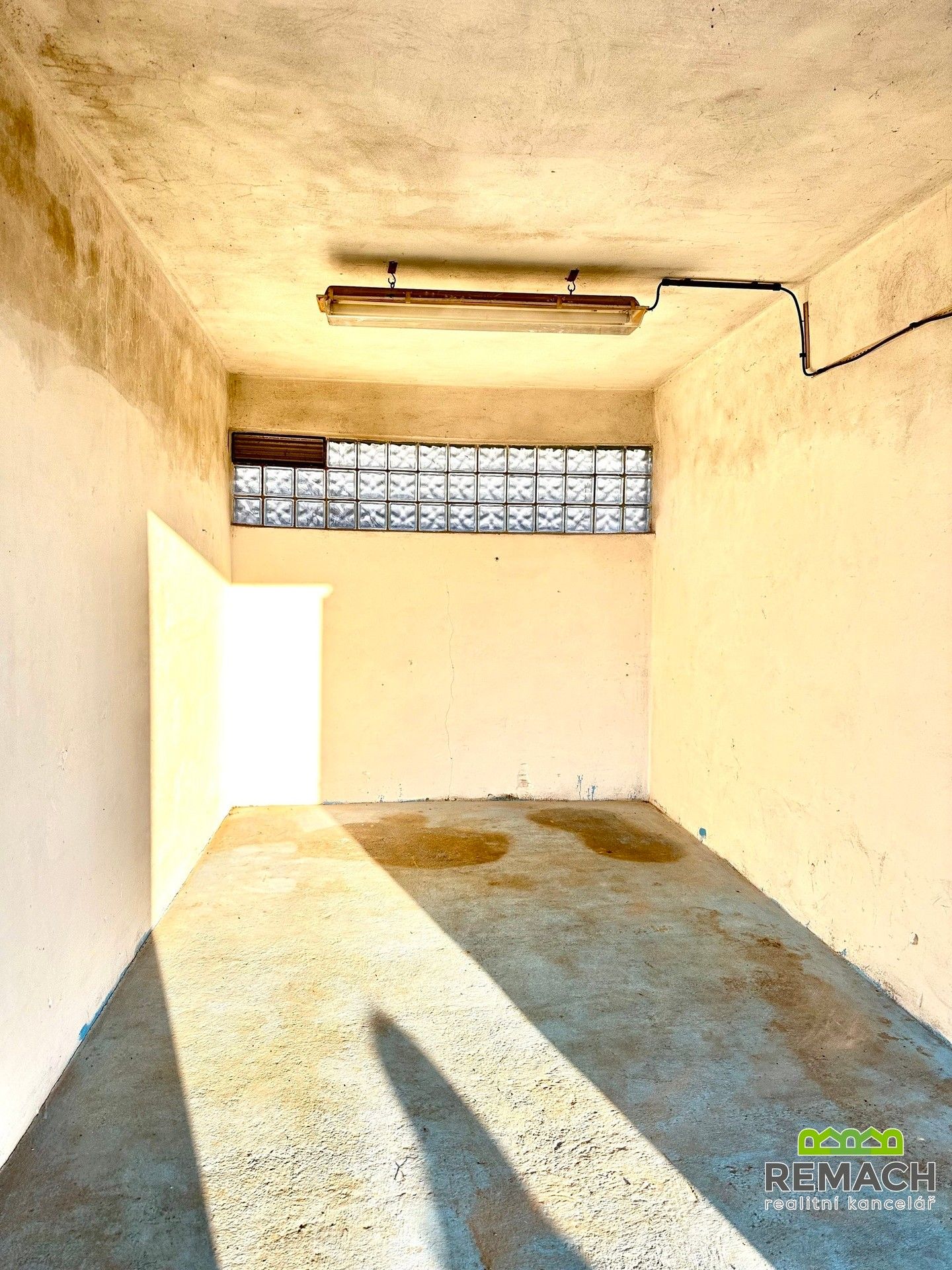 Pronájem garáž - Zlechovská, Staré Město, 17 m²