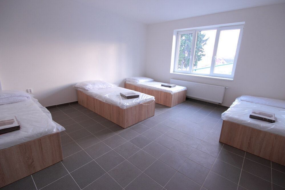 Ubytovací zařízení · 417 m² · Jedová  , Neratovice - 4