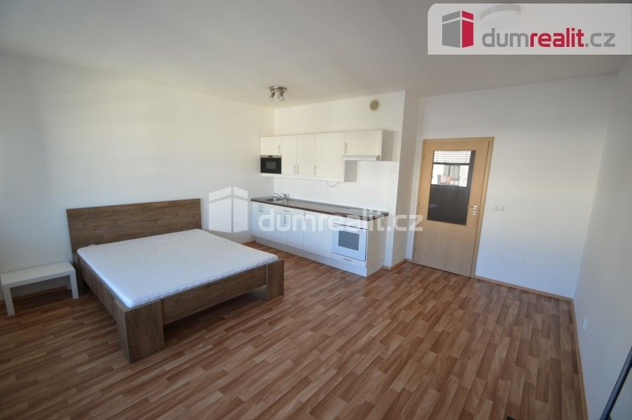 Pronájem byt 1+kk - Pískařská, Praha, 39 m²
