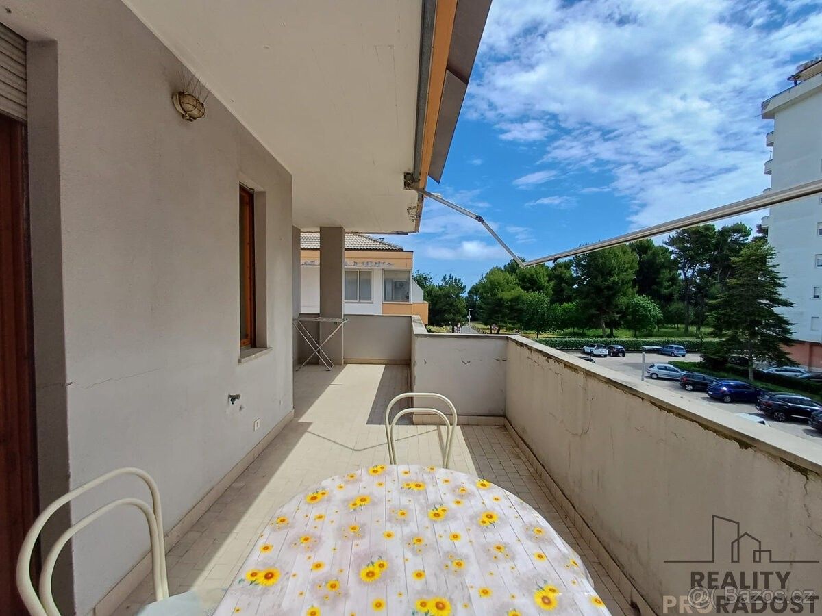 Byty, 987 66, Zahraničí