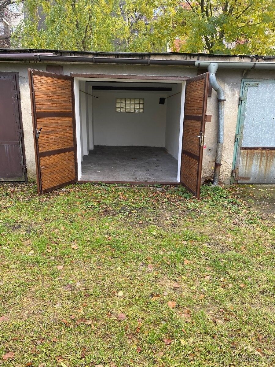 Garáže, Ostrava, 700 30