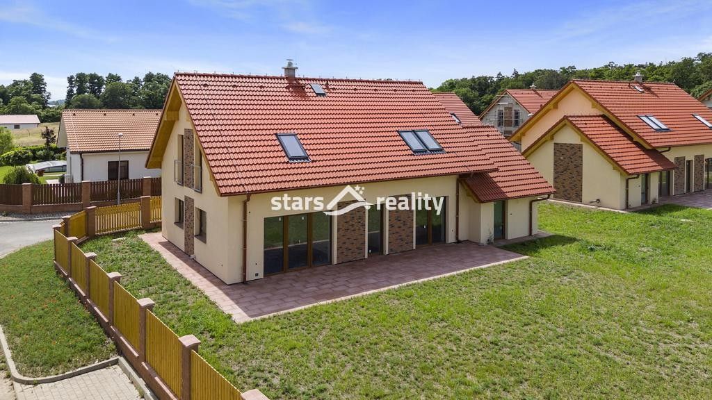 Rodinné domy, Akátová, Veltrusy, 179 m²