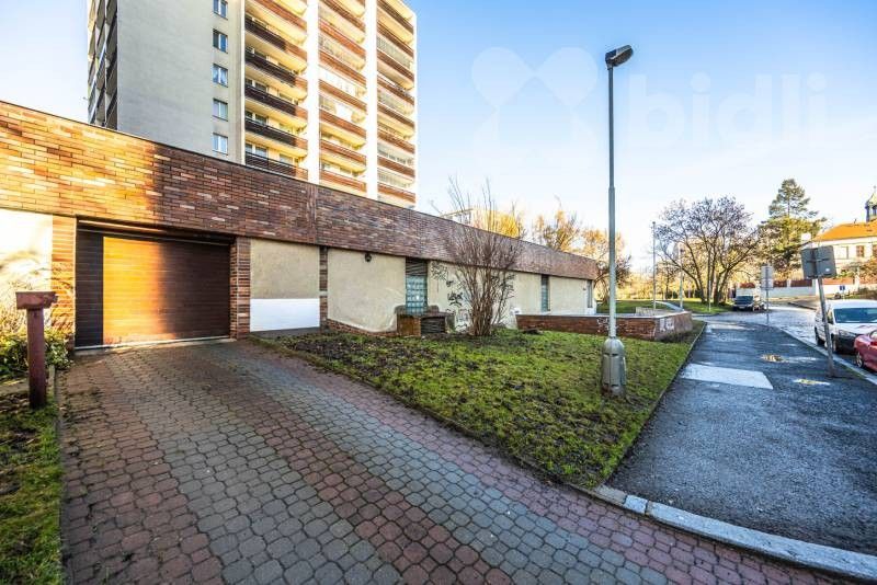 Garáže, Ke Strašnické 2402, Praha, 17 m²