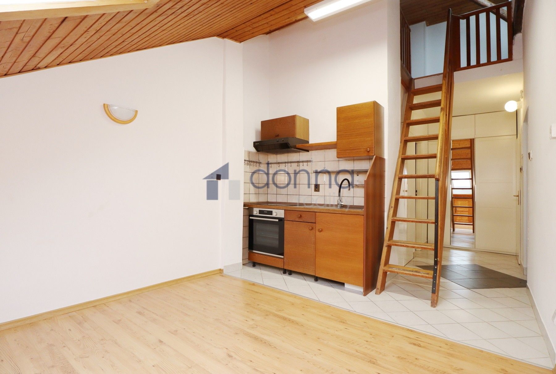 2+kk, Nad Královskou oborou, Praha, 35 m²