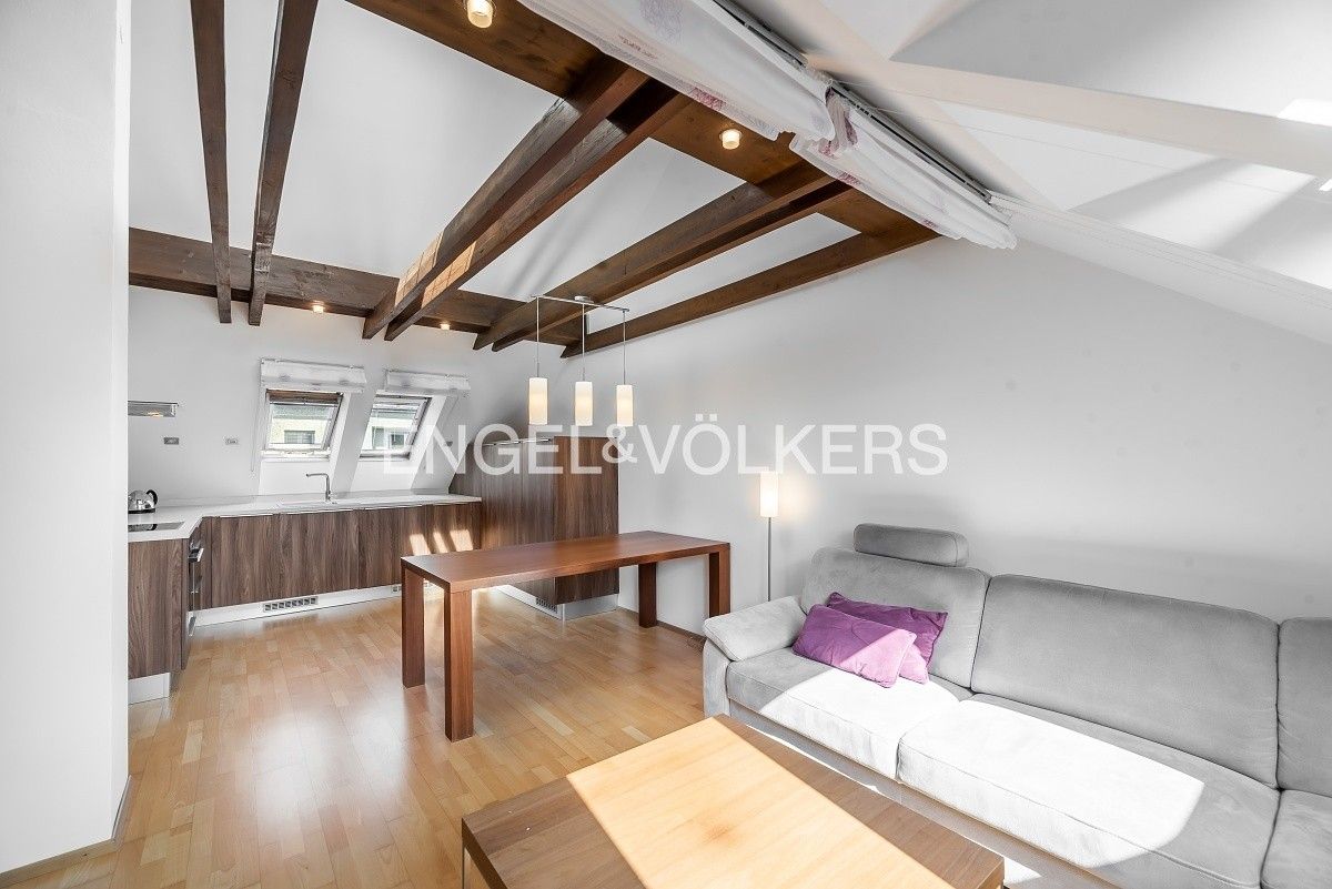 Byt 3+kk · 86 m² · Na dolnici, Praha - 3