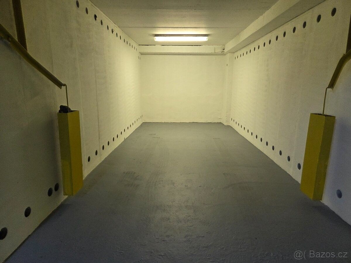 Garáže, Praha, 180 00