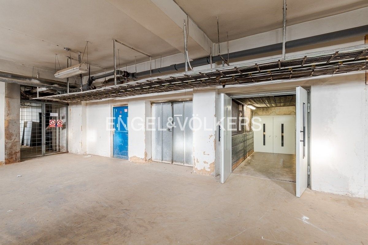 Pronájem sklad - U továren, Praha, 235 m²