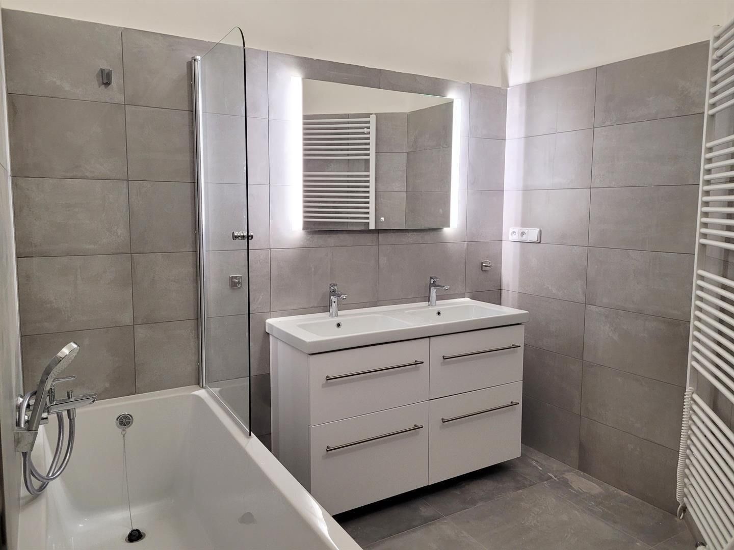 Pronájem byt 3+1 - Roháčova, Praha, 105 m²