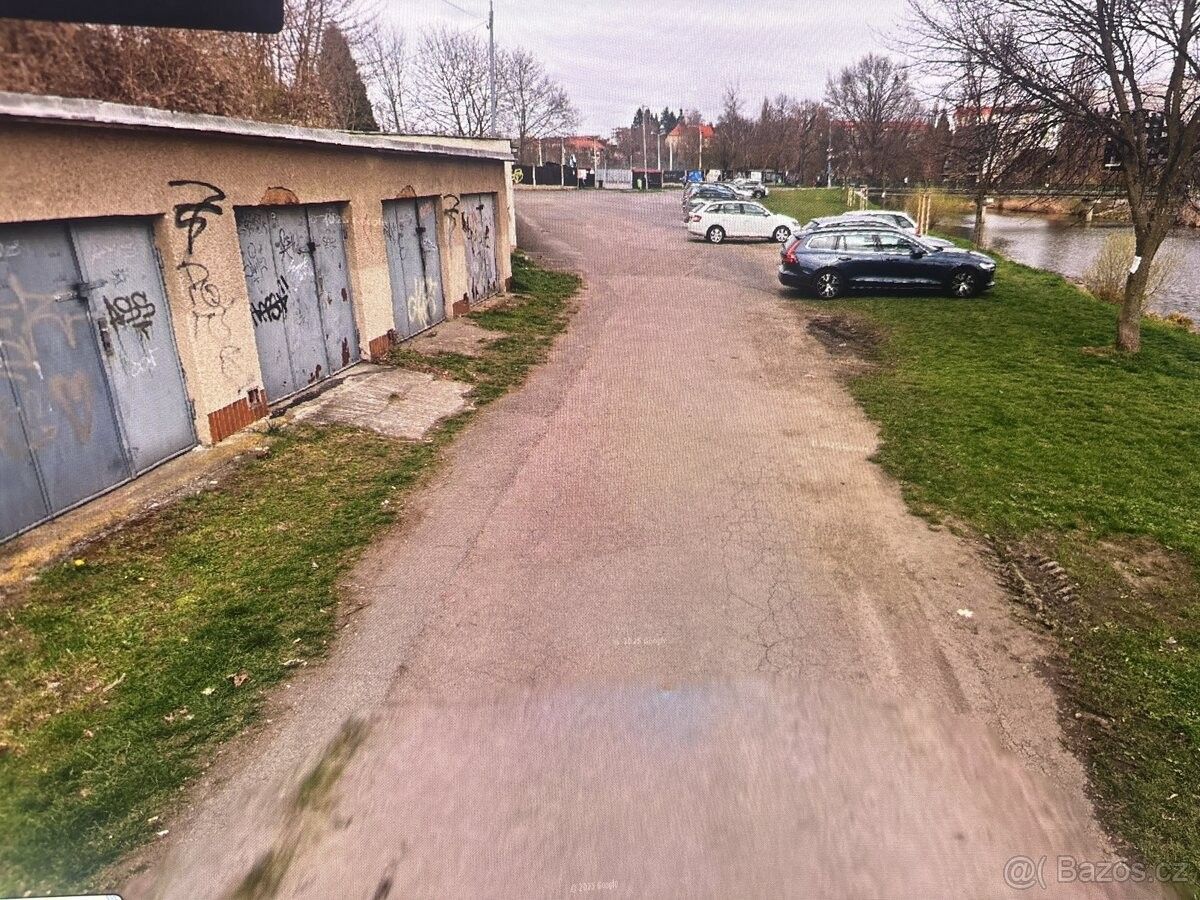 Garáže, Plzeň, 301 00
