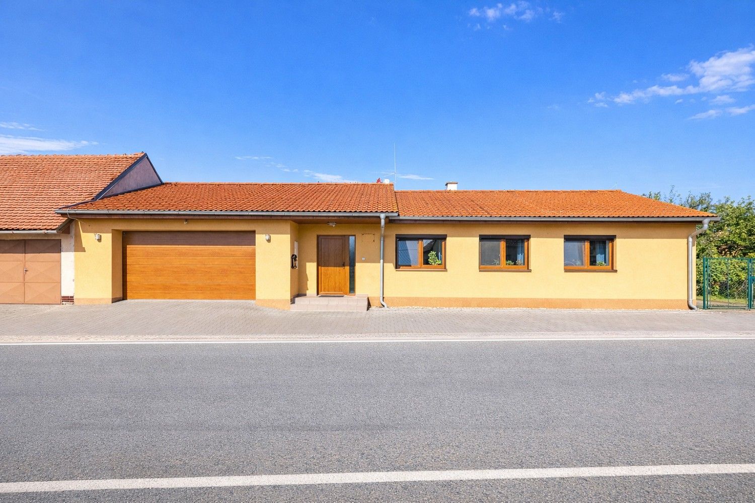Rodinné domy, Bohutice, okres Znojmo, Jihomoravský kraj, 342 m² - 1