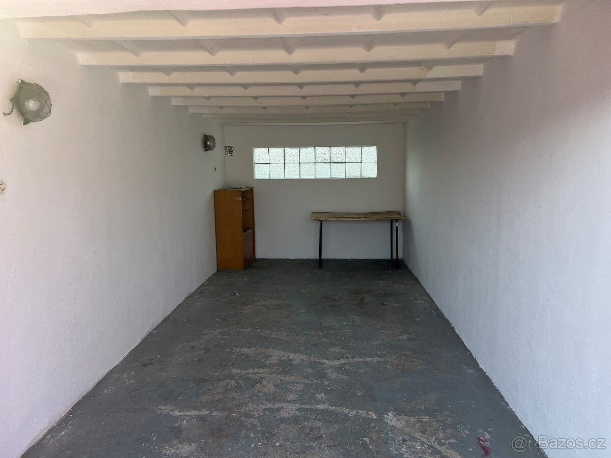 Garáže, Otrokovice, 765 02 - 2