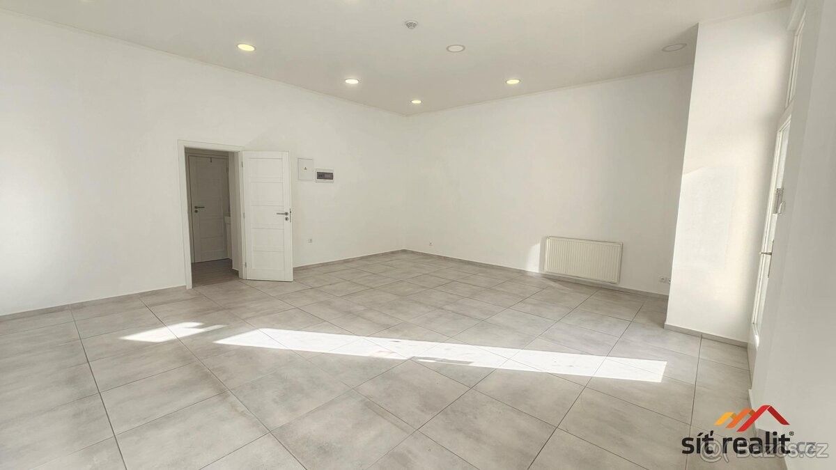 Pronájem obchodní prostory - Praha, 120 00